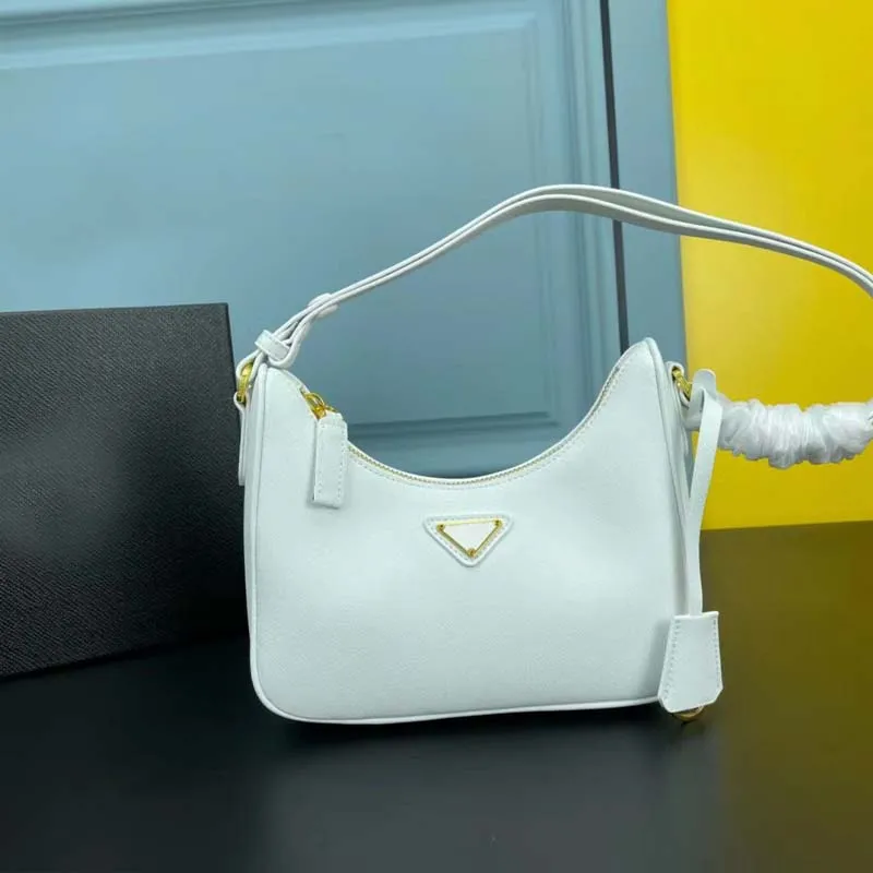 1BC204B Bolsa de couro de vaca de designer Bolsa elegante bolsa crossbody de luxo com alça de ombro ajustável e chaveiro removível tamanho 23 * 6,5 * 17