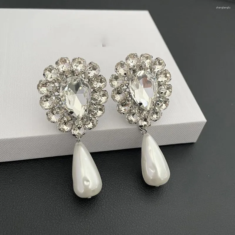 Orecchini posteriori Europa Marchio di moda Clip per orecchio con perla di cristallo Donna Gioielli di lusso vintage Regalo di festa di compleanno di alta qualità