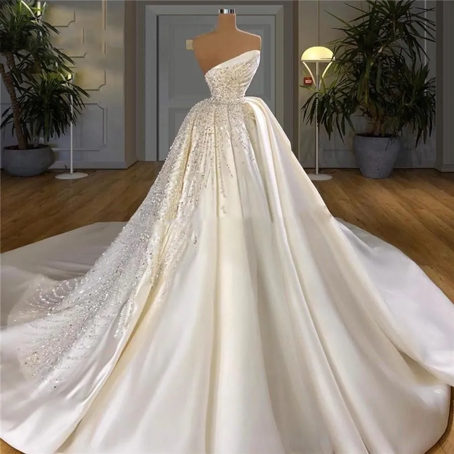 2024 Luxury A Line Wedding Dresses Dubai Arabic Strapless Sexy Satin Sleeveless Silver Crystal Beading Bridal Gowns Chapel Train