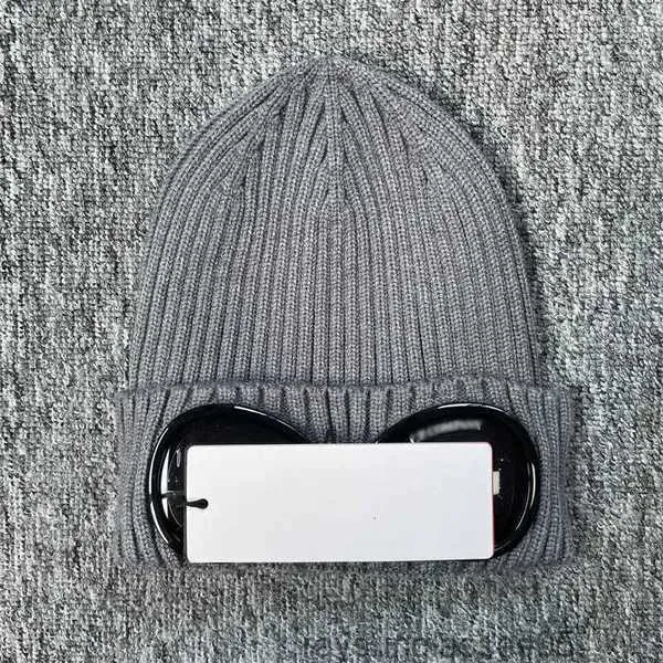 CP Två linsglasögonglasögon Beanies Män stickade hattar Skull Caps Outdoor Women Uniesex Winter Beanie Black Bonnet Gorros Company 2024 Winter 0124rm