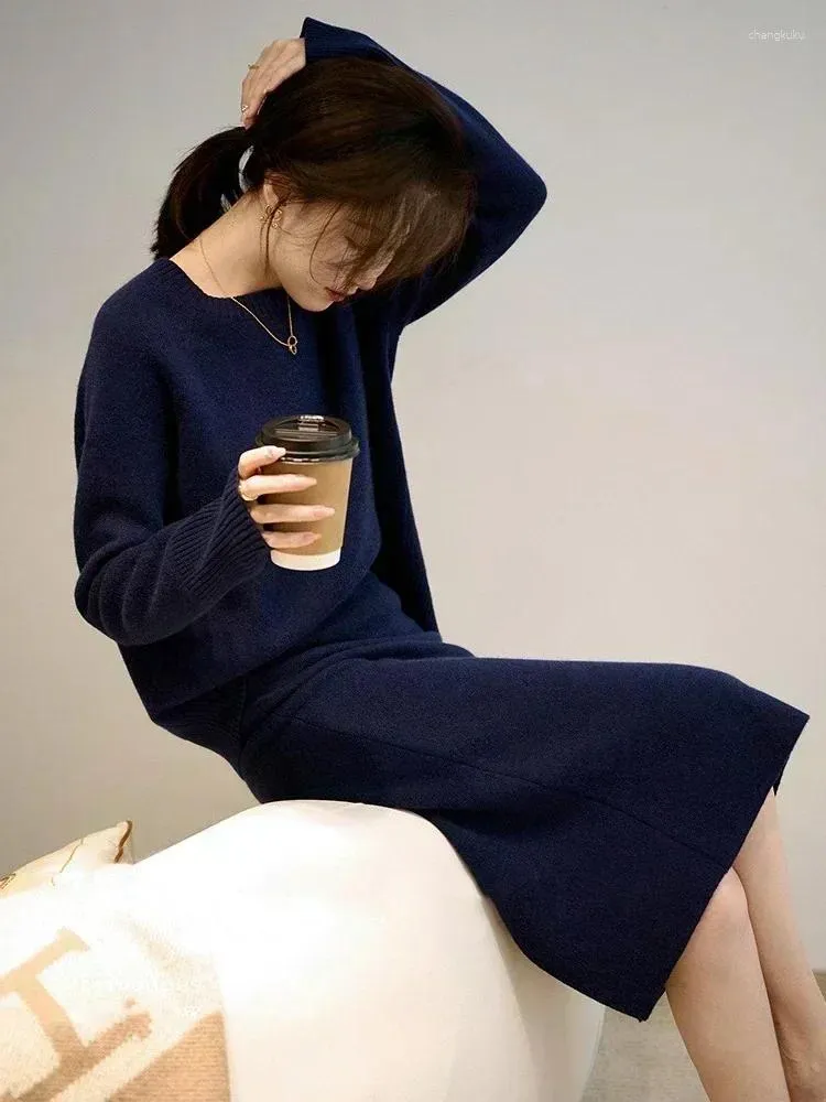 Sukienki robocze Koreańska moda 2 -częściowe zestawy damskie wyprzedzenie solidne okrągłe szyję dzianinowy sweter sukienka spódniczka pullover garnitur ubrań