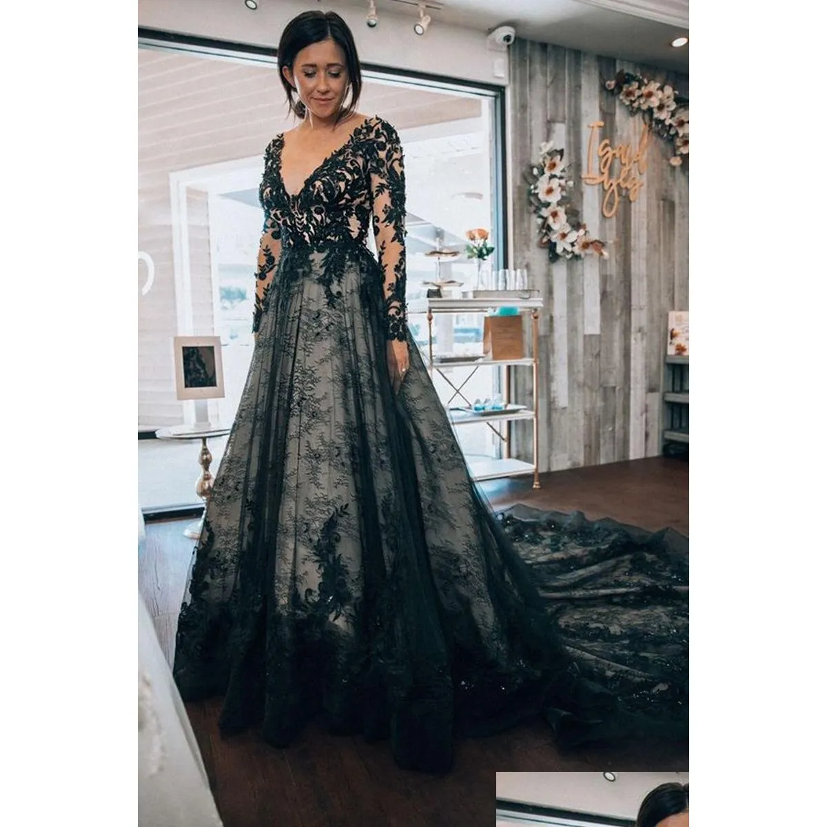 A linha vestidos de casamento lindo laço preto uma linha vestidos de casamento apliques mangas compridas vestidos de noiva gótico 2024 com decote em v sem costas boho otkt8