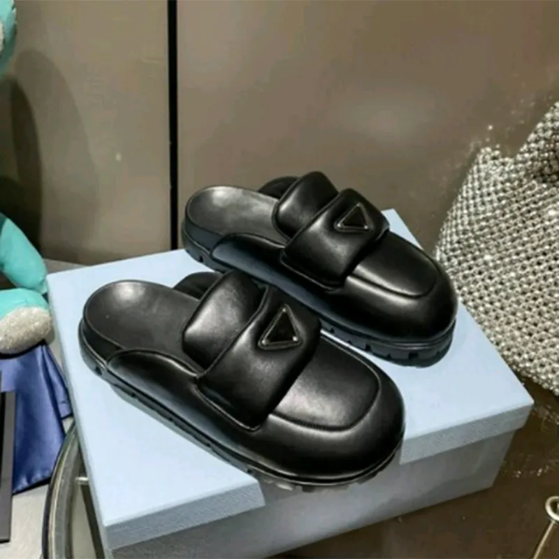 2024 Designer tofflor Womens Sabots glider mjuka vadderade mulor nappa läder sandaler med låda kvinnor plattform bröd tofflor platt bild lyx sommarstrand sandal