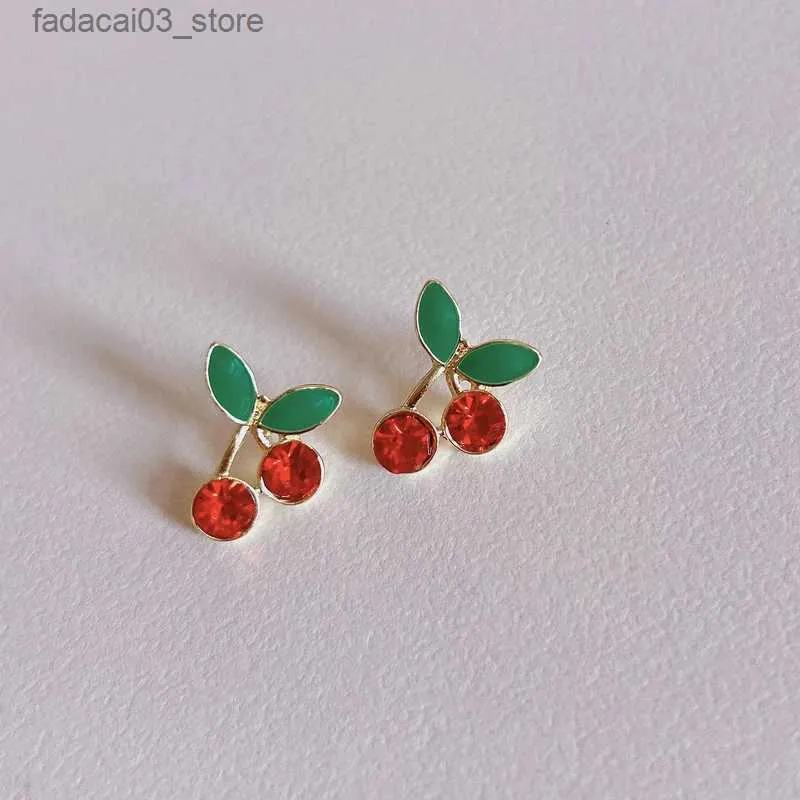 Stud 2023 Fashion Sweet Cute Dripping Oil Red Cherry Stud Earrings for Women New Style Simple Temperament Girls Birthday Gift Jewelry Q240125