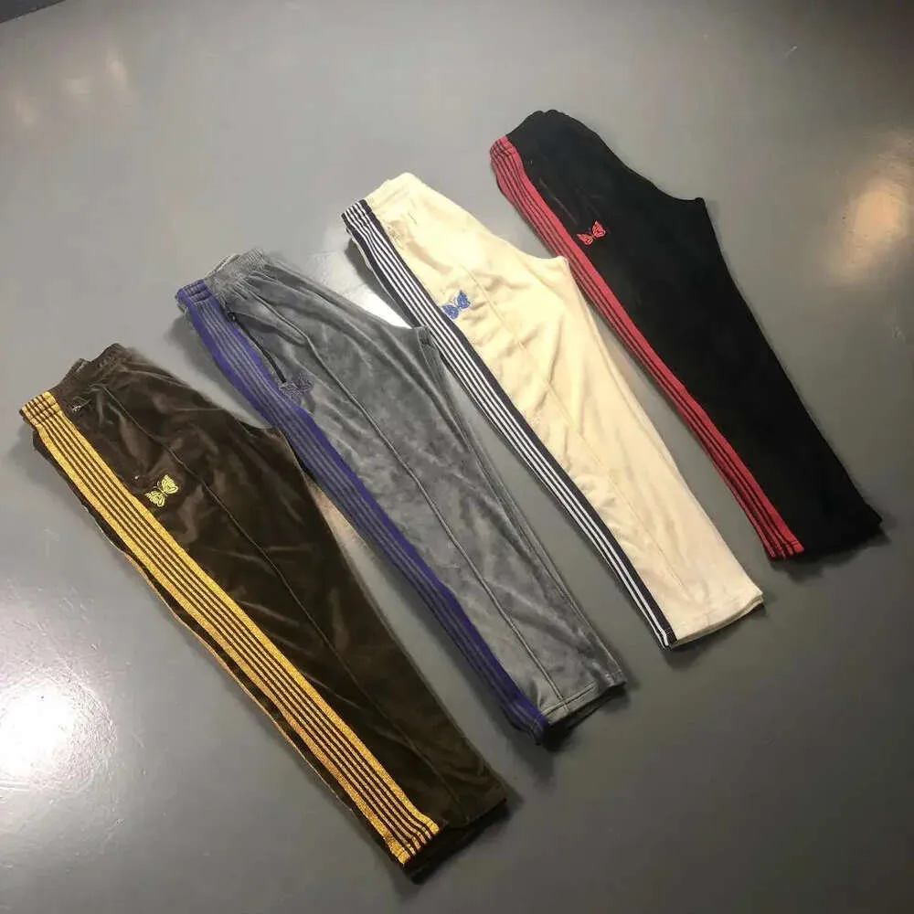 Pantaloni AWGE X Needles Uomo Donna Casual Pantaloni sportivi AWGE X Needles 19Ss VELLUTO STRETTO Pantaloni con ricamo a farfalla 799