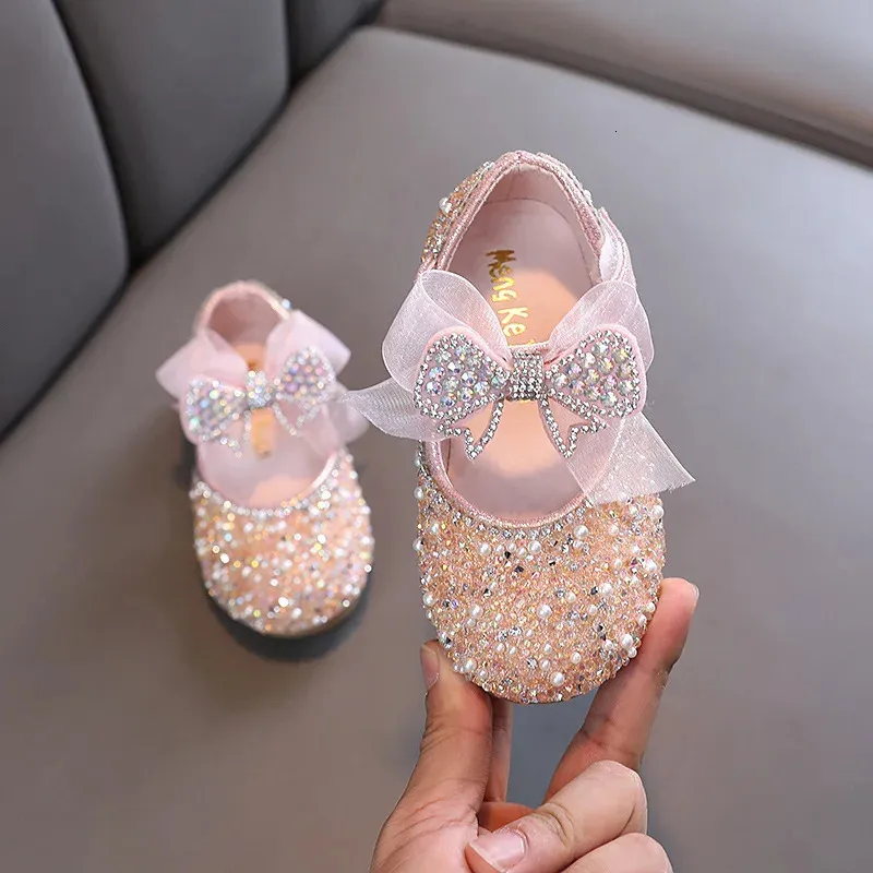 Småbarnskor Barnens paljettskor Girls Girls Princess Rhinestone Bowknot Single Shoes Fashion Baby Kids Wedding Shoes 240122