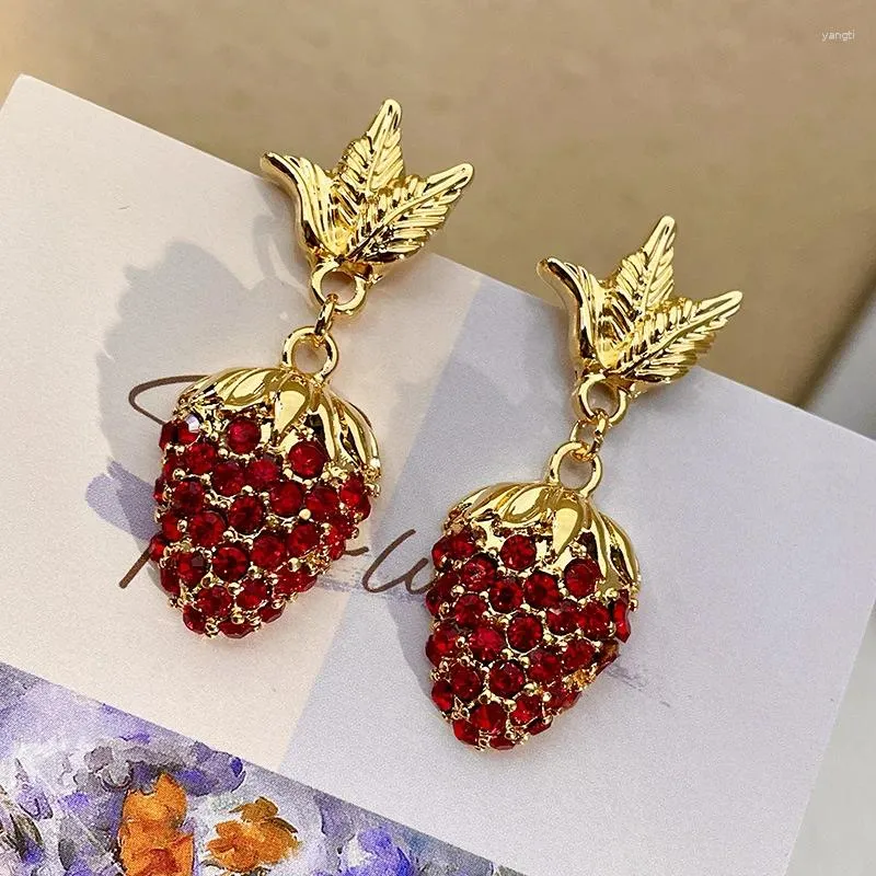Dangle Earrings Vintage Red Rhinestone Strawberry Drop For Women Creative Charm Aesthetics Metal Fashion Luxury Jewelry