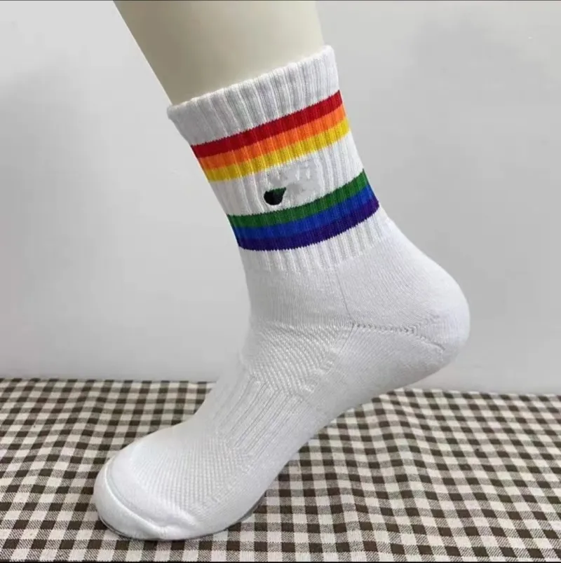 Bas de créateurs Chaussettes de sport d'entraînement Chaussettes mi-tube à rayures brodées