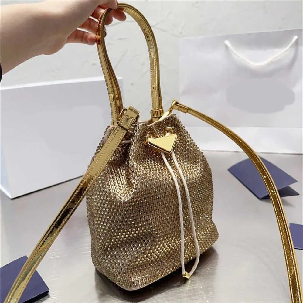 Totes Bolsas de grife Totes Triângulo de cristal de diamante completo Triângulo feminino Bolsas de bolsa de ombro de designer de mulheres Carteiras de qualidade embreagem CR268G