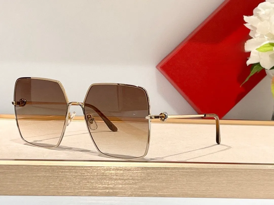 Solglasögon för män och kvinnor designers 0361 catwalk retro popularitet oval dekorativ ramstilglasögon anti-ultraviolet uv400 metall full ramglasögon slumpmässig låda