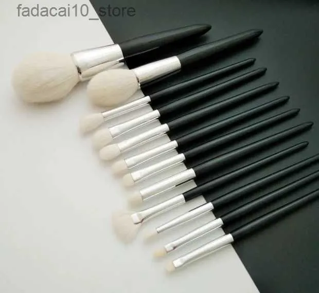 Makeup szczotki 12PCS Klasyczne wysokiej jakości zestaw pędzla makijażu kozie gęstwy metaliczny luksusowy niestandardowy makijaż pędzle Q240126