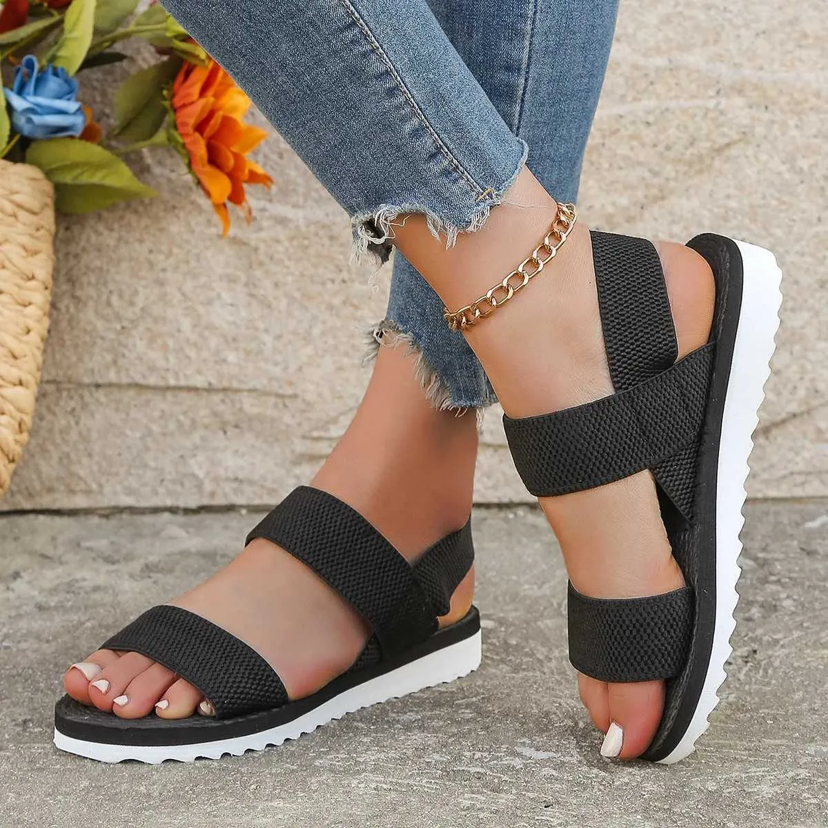 Sandaler Kvinnors modetrend Anti-slip slitage Bekväm matchande färg Sole Pure Black Shose Flat SandalSL2401