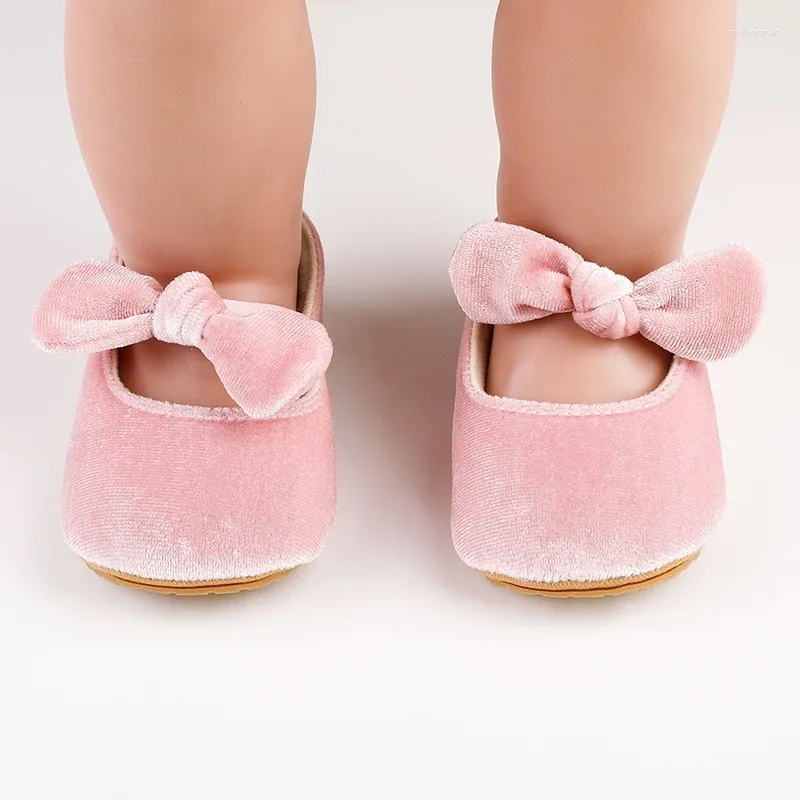 Premiers marcheurs Printemps Automne Né Bébé Fille Casual Prewalker Chaussures Enfant En Cuir Princesse Bows Appartements Entraîneurs Pour Bébés Apprentissage Marche