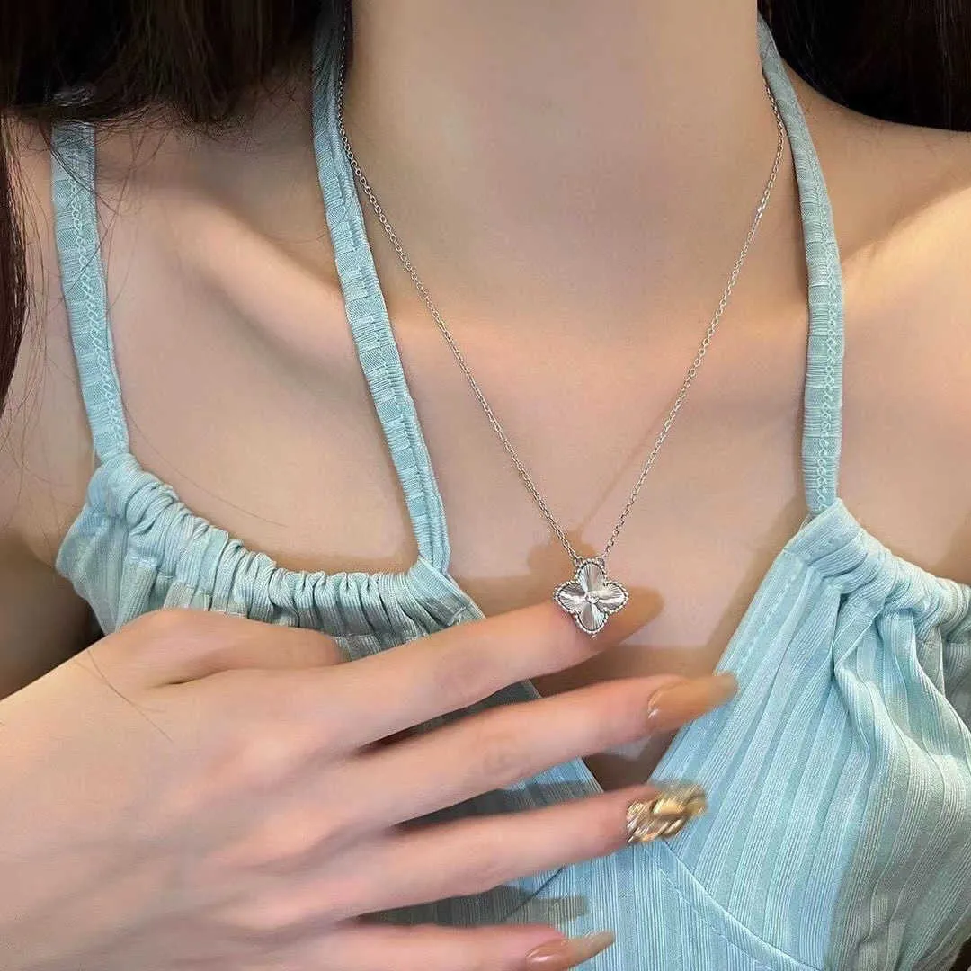 Original 1to1 Van C-A Silver Laser Pure Double Sided Clover Necklace High Version Light Luxury Platinum Lucky Women's collarbone Chain Live Sales9MRN