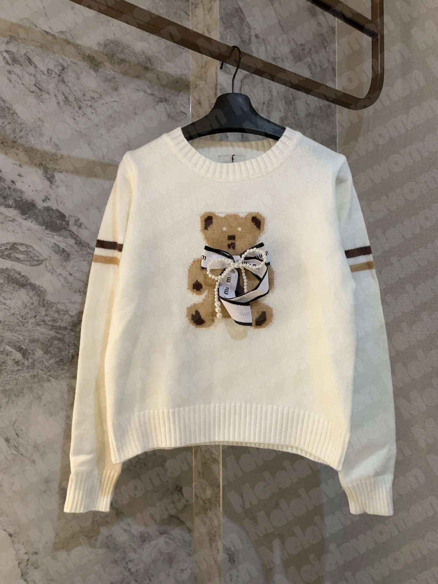 Womens designer sweater Bear bow knit sweater Pearl tops Soft Clothing