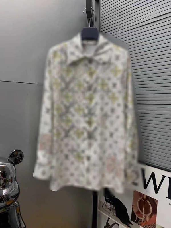 LVVV -märke Summer Women Shirt Designer Blus Fashion New Old Flower Four Leaf Grass Female Slim Cardigan Coat Långärmad topp Etx7