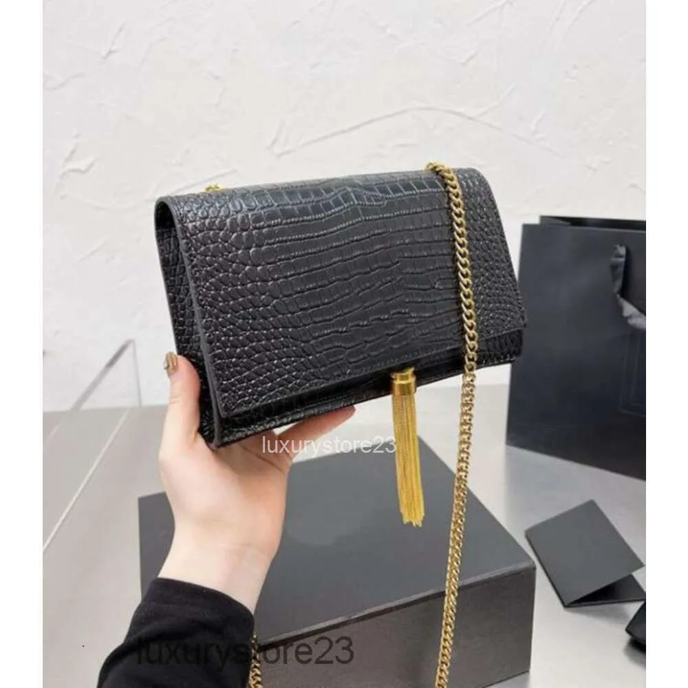 Classy purse brands online