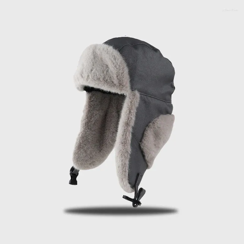 Berets Winter Warm PU Leder Bomber Caps Mit Ohren Schutz Chapka Hommes Cappello Invernale Uomo Ushanka Reiten Russische Pelzmütze