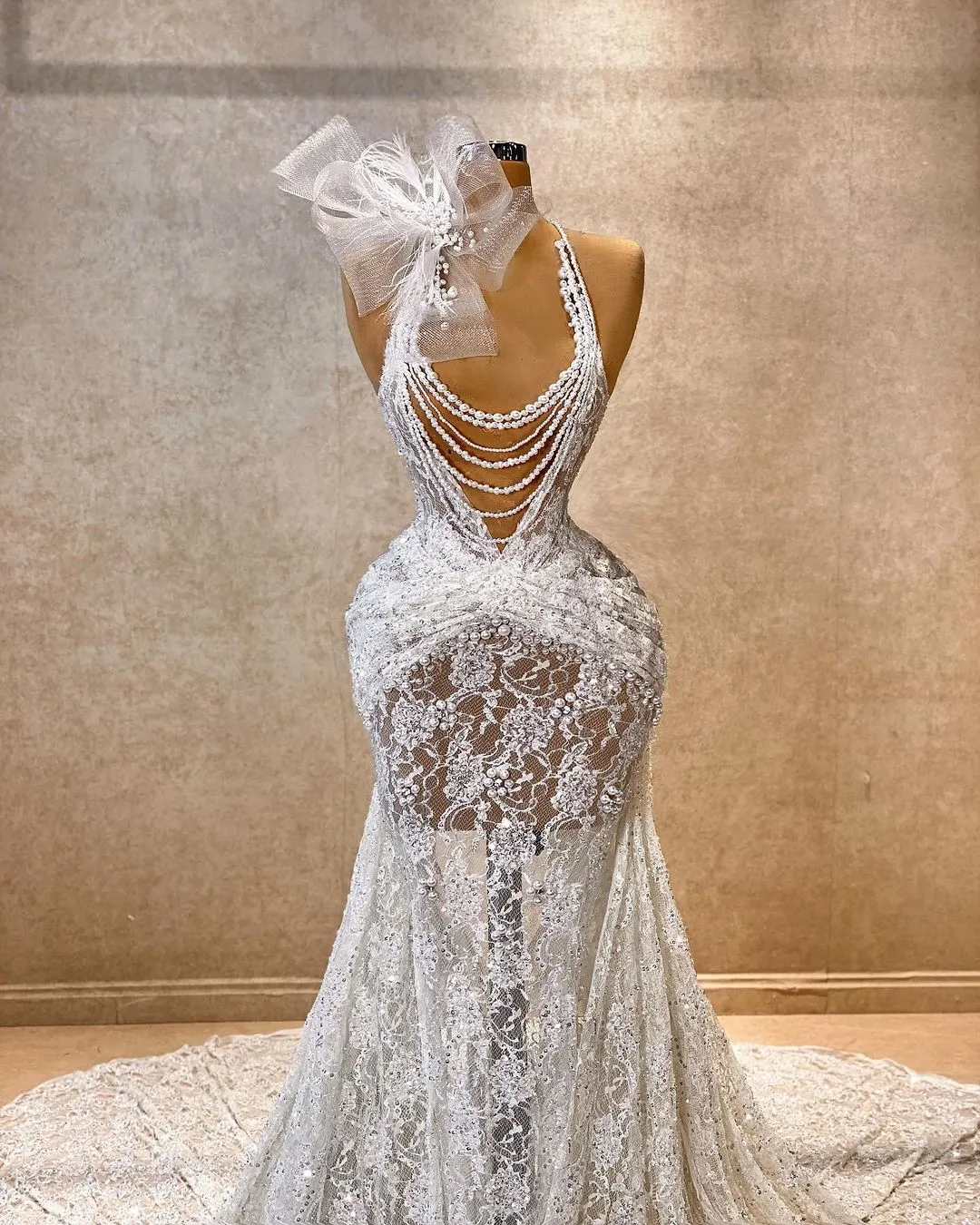 Magnificent Mermaid Wedding Dresses Halter Decoration Pearls Pleats Lace Court Gown Custom Made Plus Size Sexy Bridal Gown Vestidos De Novia