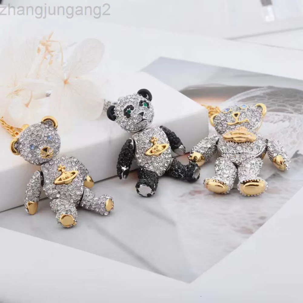 Ontwerper Viviane Westwoods Vivienen Western Empress Dowager's Summer New Full Diamond Little Bear Series Design met een hoogwaardige teddybeerketting Oorgesp