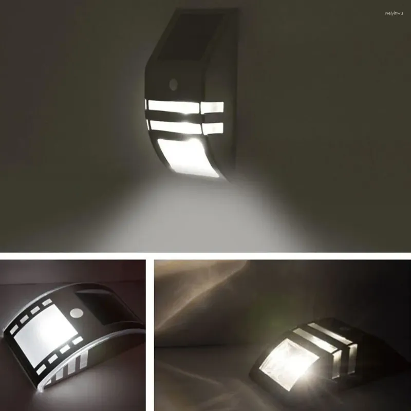 Lampes murales lumières d'inondation à énergie solaire à l'extérieur du capteur de mouvement LED éclairage grand angle extérieur IP67 étanche. Sécurité sans fil