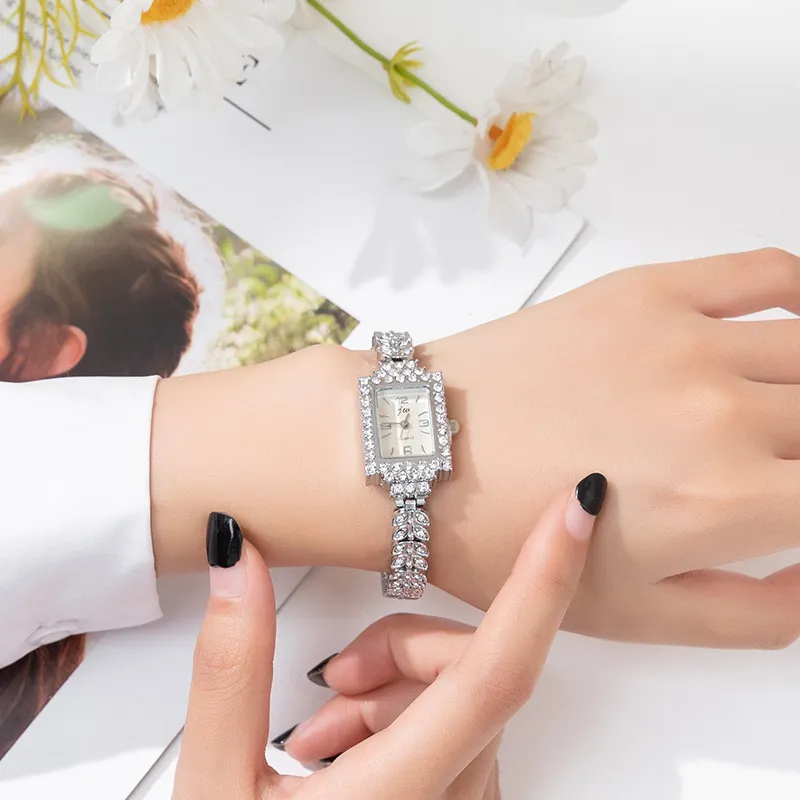 Женские роскошные квадратные модные водонепроницаемые кварцевые часы из сплава с браслетом