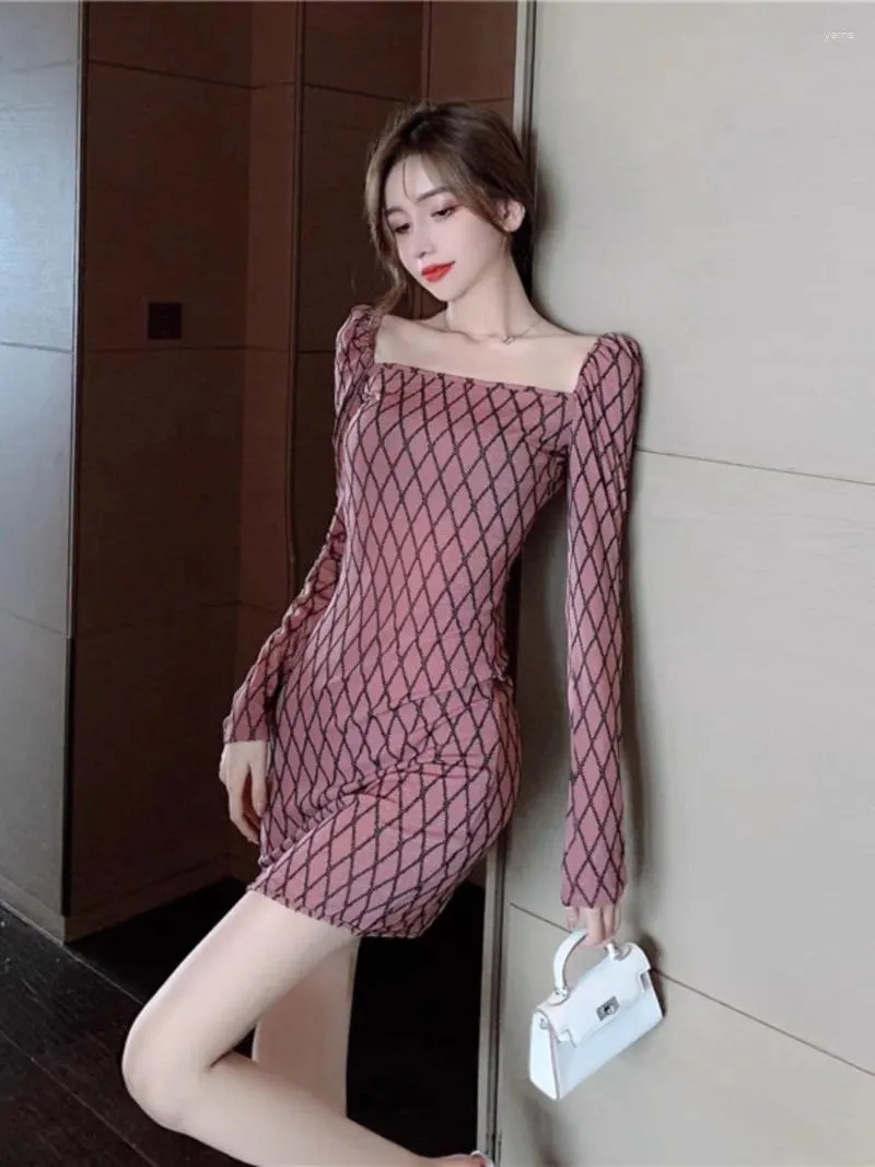 Casual Dresses French Sweet Girl Vintage Plaid Dress Women's Spring Flocking Slim Fit Sexy Wrapped Hip Short Fashion Female Clothes