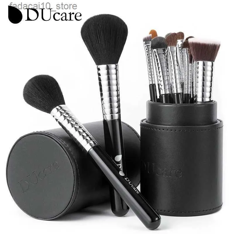 メイクアップブラシDucare Makeup BrushesプロフェッショナルメイクアップブラシセットファンデーションパウダーブラッシュアイシャドウアイブラウブレンドブラシとホルダーQ240126