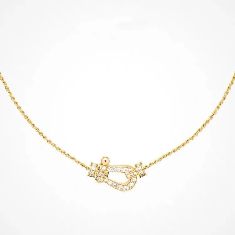 Nuevo collar con colgante de herradura en forma de U de diseño de lujo, collar clásico para mujer, cadena de clavícula chapada en oro y diamantes, joyería de diseño