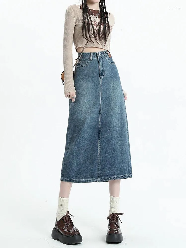 Kjolar delade lång denim kjol för kvinnor våren hösten sommar 2024 hög midje droppkänsla smala jeans mitt grossist