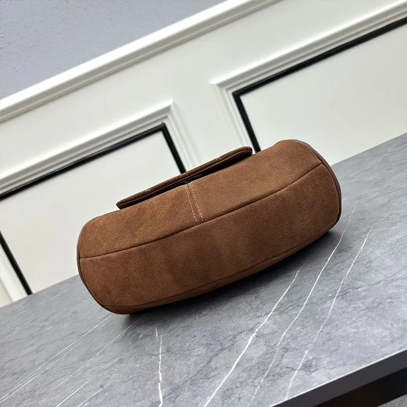 Bolso de diseñador de moda Nuevo bolso vintage de piel de vaca esmerilada marrón Bolso bandolera de mano tamaño 28x15x6 Bolso de axila con bola de masa