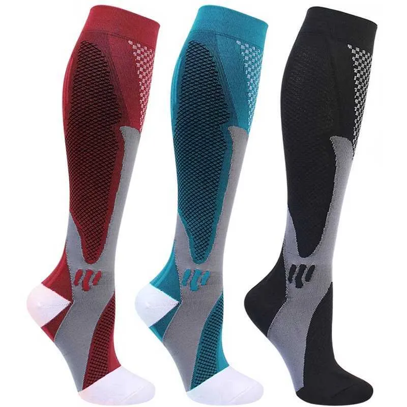 Chaussettes de sport Nouvelles chaussettes de Compression 20-30mmhg bas hauts hommes femmes chaussettes de sport pour Marathon cyclisme Football varices EU35-45 Meias YQ240126