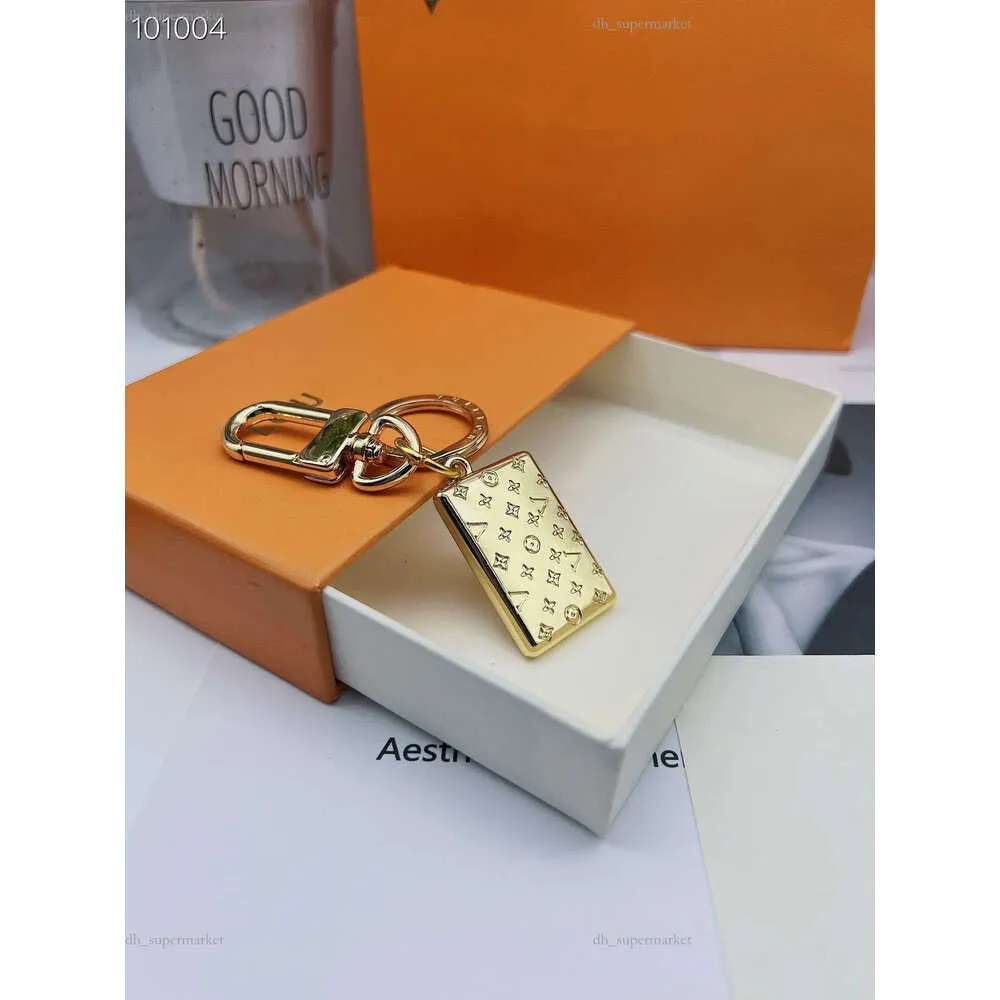 Porte-clés de créateur Louiseities Viutonities Porte-clés la nouvelle mode de luxe en or enveloppe porte-clés