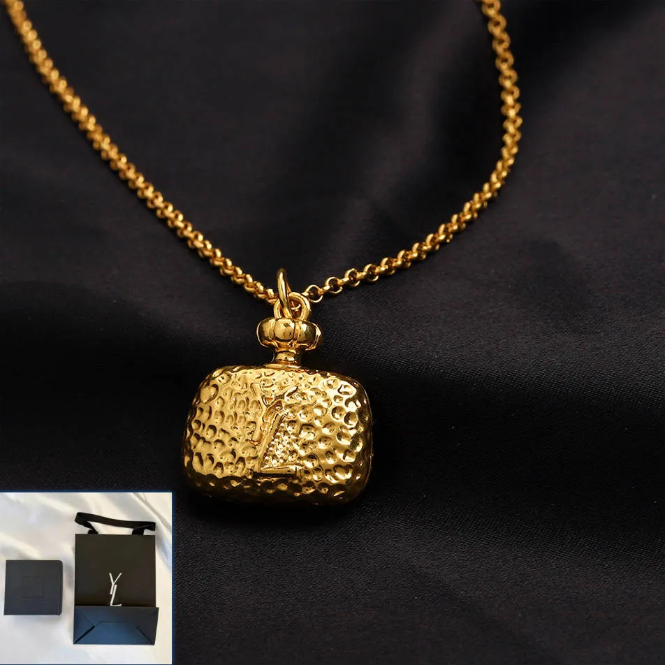 Очаровательное позолоченное ожерелье с подвеской в упаковке. Дизайнерское ожерелье, предназначенное для женщин. Романтическое ожерелье в подарок на день рождения. Ювелирные изделия в классическом стиле. Ожерелье любви.