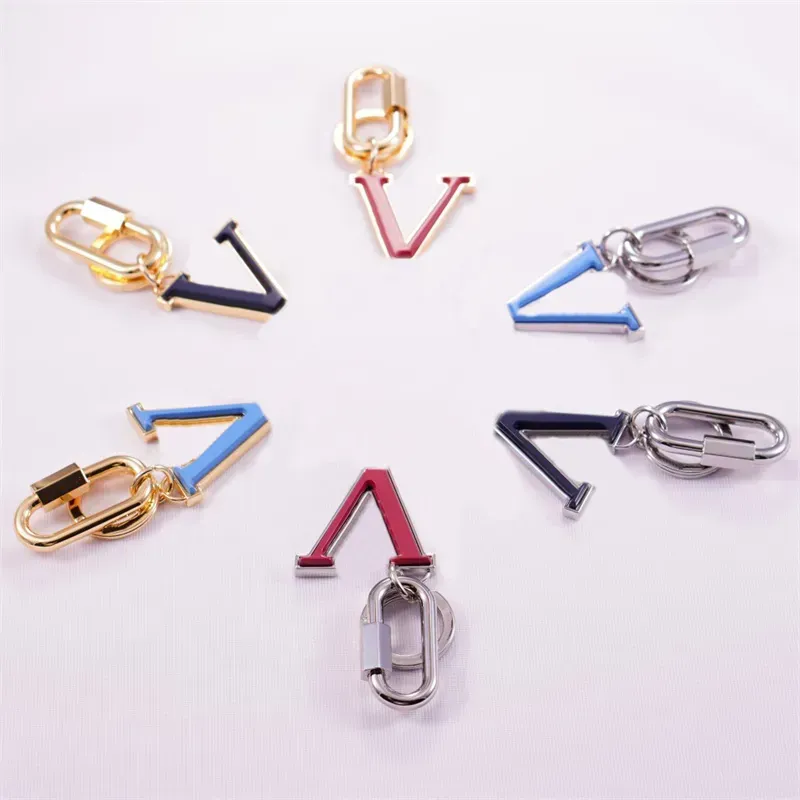 Hion Mens Schlüsselkette Designerin Frau V Keychain Gold Silber Luxury Key Ring Site Bag Dekoration Marke Schlüsselanhänger Llavero Klassiker Cyd24012807-6