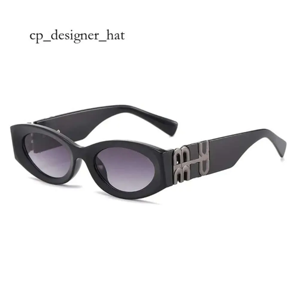 Designer Miuity Miu Lunettes de soleil Personnalité Miroir Jambe Métal Grande Lettre Design Multicolore Marque Miui Lunettes Factory Outlet Promotionnel 9701