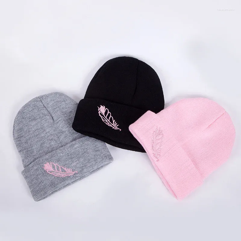 Berets Women And Men Cotton Beanies Hat Warm Snow Knitted Knit High Quality Crochet Winter Feather Embroidery Leaf Gorras