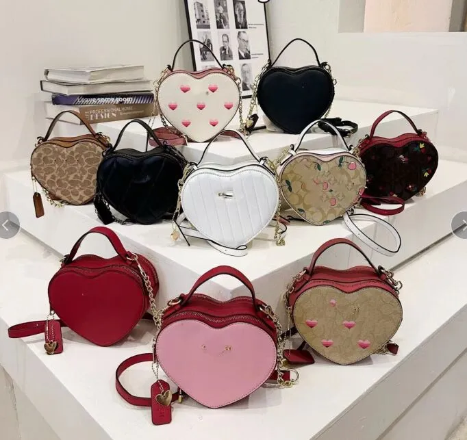 Cherry Designer väskor Kvinnor handväska kvinnors väska klassiska axelväskor på lady mode kärlek hjärtväska söt hjärtformad rand crossbody handväska 18*7,5-16 cm