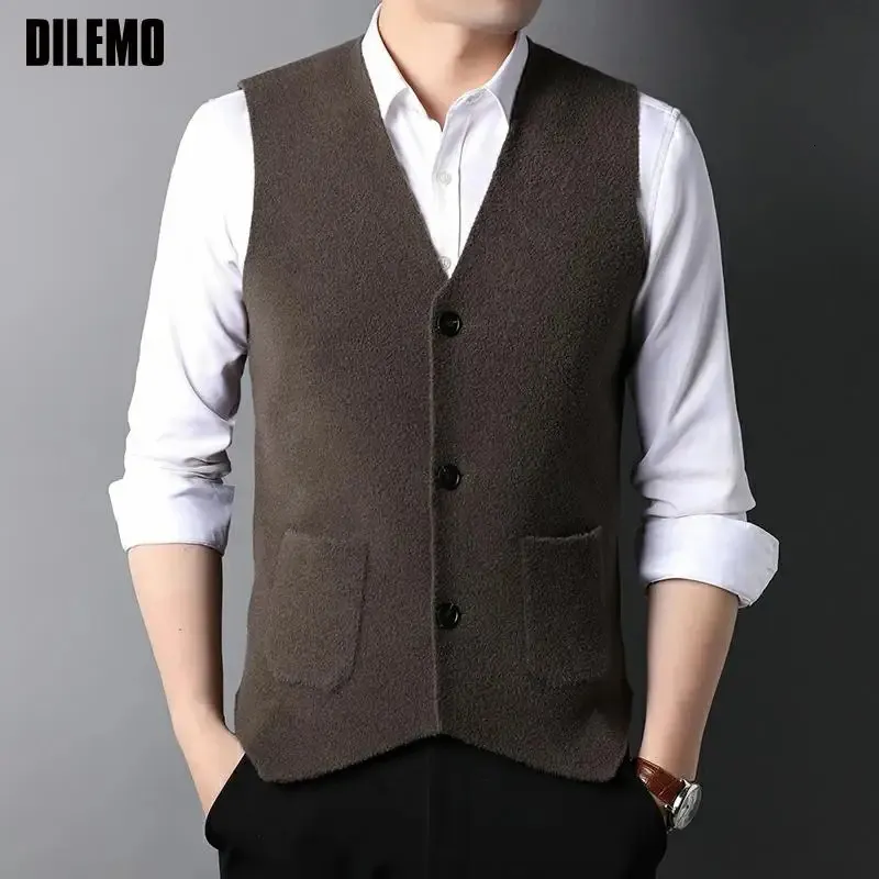 Top Grade Autum Fashion Brand Slim Fit Knit Cardigan Sweater Vest Men Vintage Winter Woolen Sleeveless Casual Man Clothes 240119