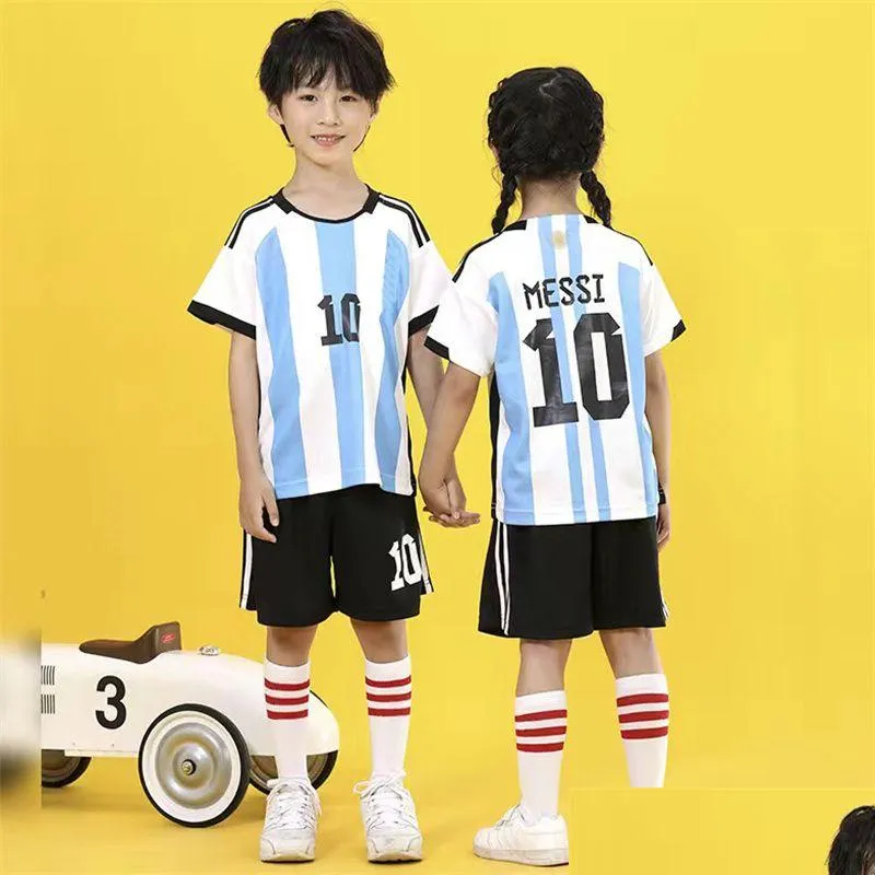 Conjuntos / ternos bebê crianças kit de futebol fãs versão jogador jerseys meninos kits homens mulheres camisa de futebol crianças roupas de verão conjuntos drop del dh0mp