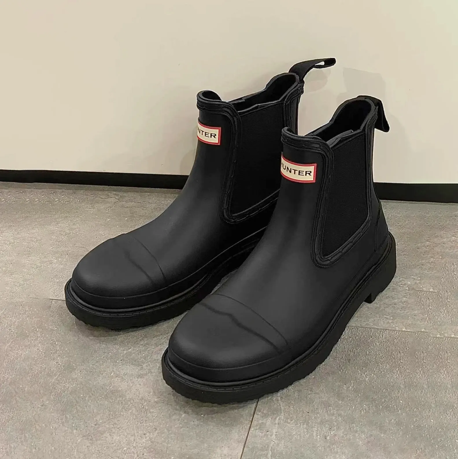 Bottes de pluie en caoutchouc Chaussons d'escalade Chasseurs Plate-forme de voyage en plein air Chaussures de luxe Designer Casual Chaussures Femmes Hommes Mocassins Cheville Neige Martin Boot Noir Botte d'hiver Chaussure de randonnée