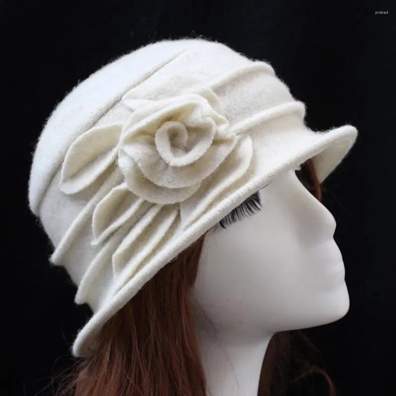 Berretti in lana cloche a fiori invernali secchiello vintage elegante berretto da donna berretto da baseball da donna bordo dritto decorazione per feste