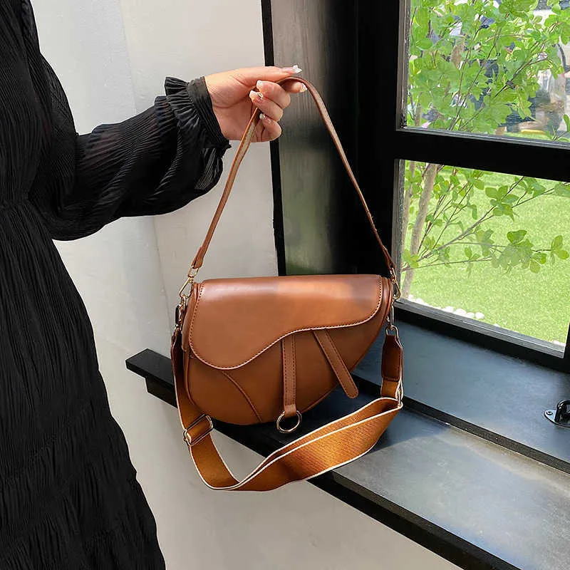 عبور حقيبة يد عالية للنساء في عام 2024 New Sling One -One Crossbody Saddle Bag Educty و Simple Popular على شبكة الإنترنت حقائب المرأة DDABD