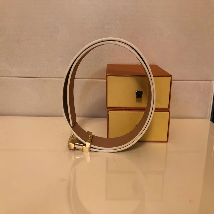 Cintura di design Cinture di design casual classiche di alta qualità Cintura con fibbia liscia Cintura di lusso Grande fibbia in oro con scatola289K