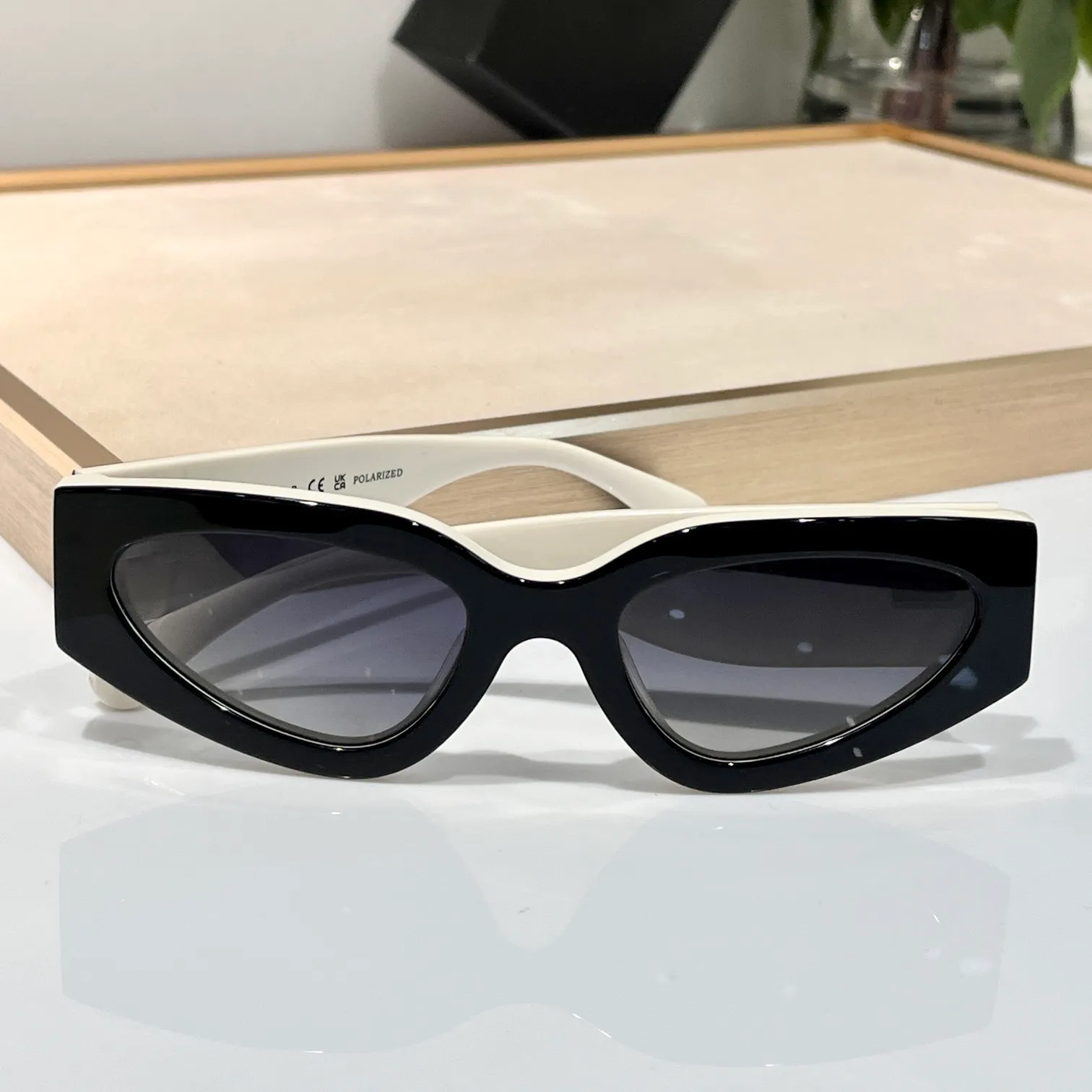 Chic Gradient Sunglasses with Black Frame Amazon.com: WearMe Pro Chic Retro Oversized Polarized  main image 3