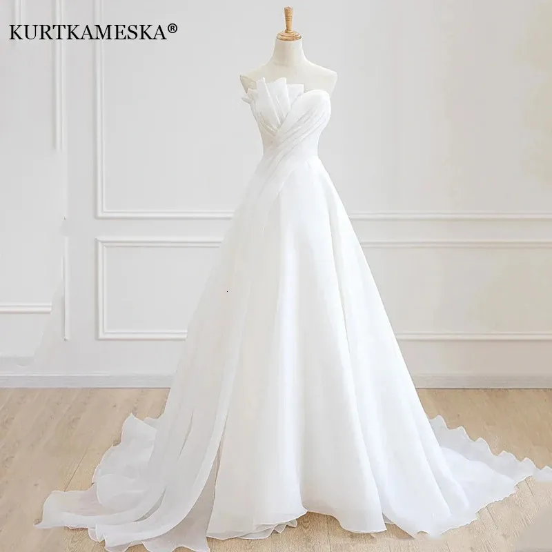 Luxuriöses weißes Satin-Chiffon-trägerloses Hochzeits-Schleppkleid für die Braut, elegantes langes Abschlussball-Abend-Gast-Party-Frauenkleid 240126