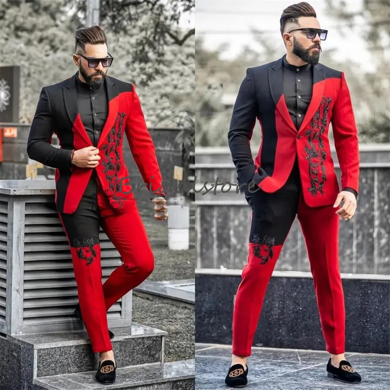 Passende rot-schwarze Hochzeits-Smoking-Spleißfarben-Herrenanzüge, spitzes Revers, Herren-Blazer, Weste, taillierter Bräutigam-Herren-Hochzeitsanzug, lässiger Ballanzug, maßgeschneiderte Bräutigam-Partykleidung