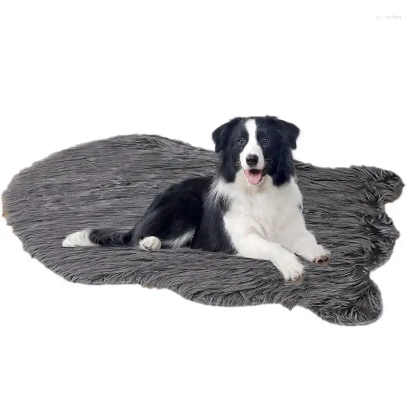 Vêtements pour chiens Tapis de chenil confortable et moelleux pour animaux de compagnie Tapis en peluche pour animaux de compagnie endormis et chambre portable confortable et antidérapante