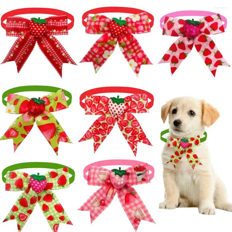 Vêtements pour chiens 10pcs Bow Tie Fruit Fraise Motif Fournitures pour animaux de compagnie Petits accessoires de toilettage