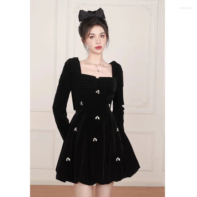Robes décontractées Élégant Velvet Party Midi Robe Mode Noir Perles Col Carré À Manches Longues A-ligne Femme Une Pièce Robe Vêtements Q959